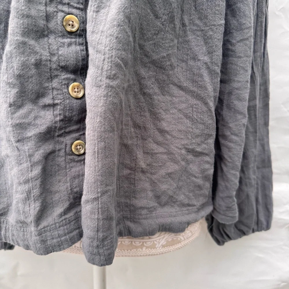 Free people // dark grey button front linen style top size small jun2